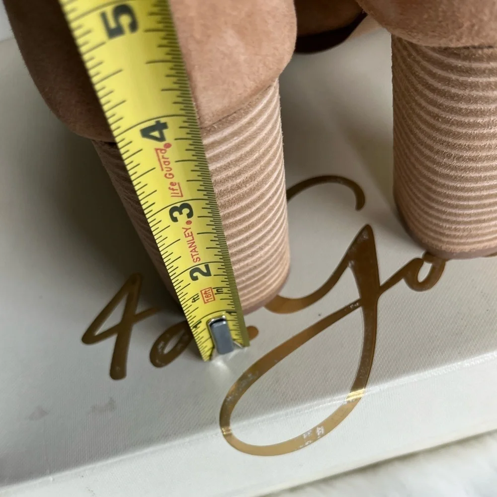 🆕42 Gold Women's Natural/Beige Suede Open Toe Booties Size 11